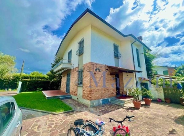 casa indipendente in vendita a Forte dei Marmi in zona Vittoria Apuana