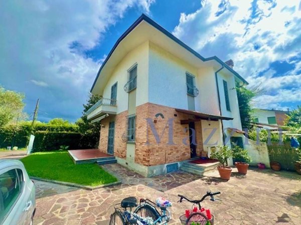 casa indipendente in vendita a Forte dei Marmi in zona Vittoria Apuana