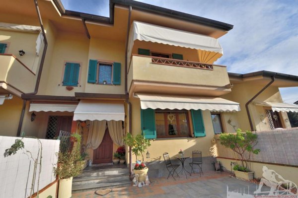 casa indipendente in vendita a Forte dei Marmi in zona Vaiana