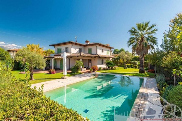 casa indipendente in vendita a Forte dei Marmi in zona Vaiana