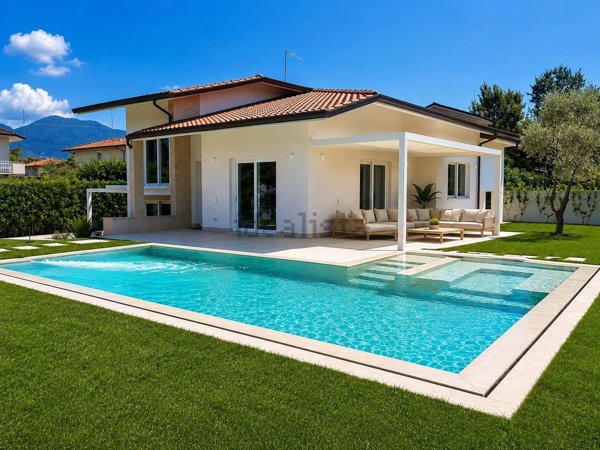 casa indipendente in vendita a Forte dei Marmi in zona Vaiana