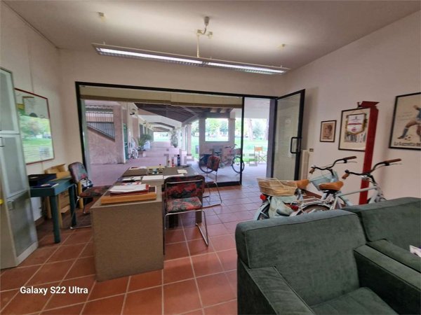 ufficio in vendita a Forte dei Marmi in zona Vittoria Apuana