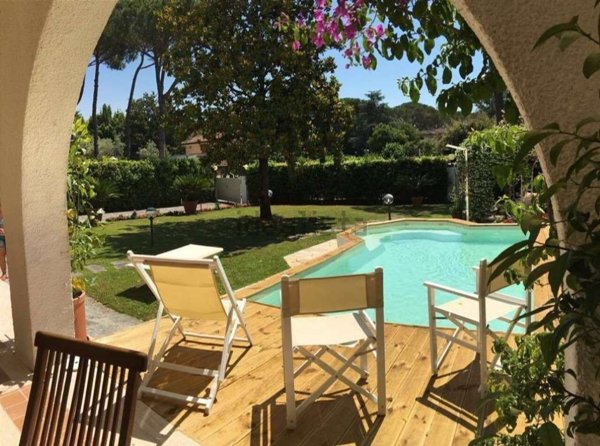casa indipendente in vendita a Forte dei Marmi in zona Roma Imperiale