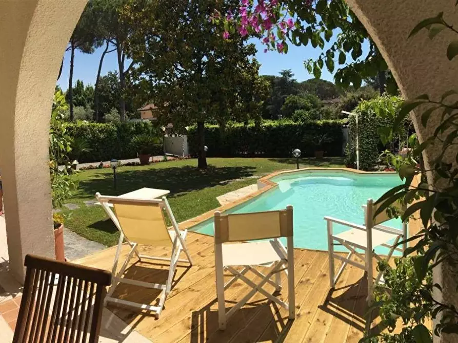 casa indipendente in vendita a Forte dei Marmi in zona Roma Imperiale