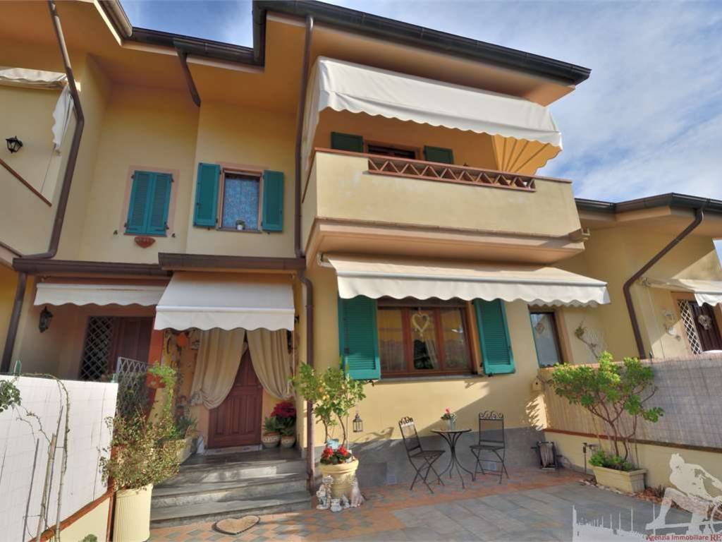 casa indipendente in vendita a Forte dei Marmi in zona Vaiana