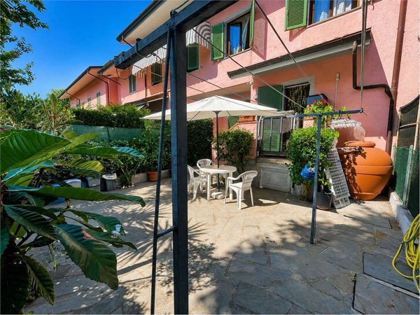 casa indipendente in vendita a Forte dei Marmi in zona Vittoria Apuana