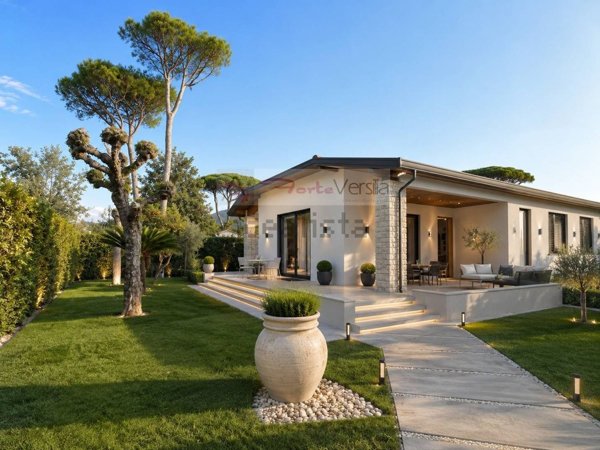 casa indipendente in vendita a Forte dei Marmi in zona Vittoria Apuana