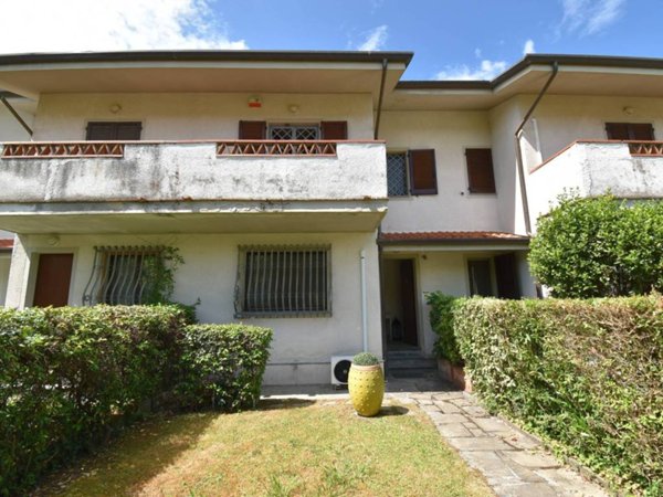 casa indipendente in vendita a Forte dei Marmi in zona Vaiana