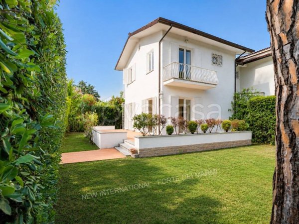 casa indipendente in vendita a Forte dei Marmi in zona Vittoria Apuana