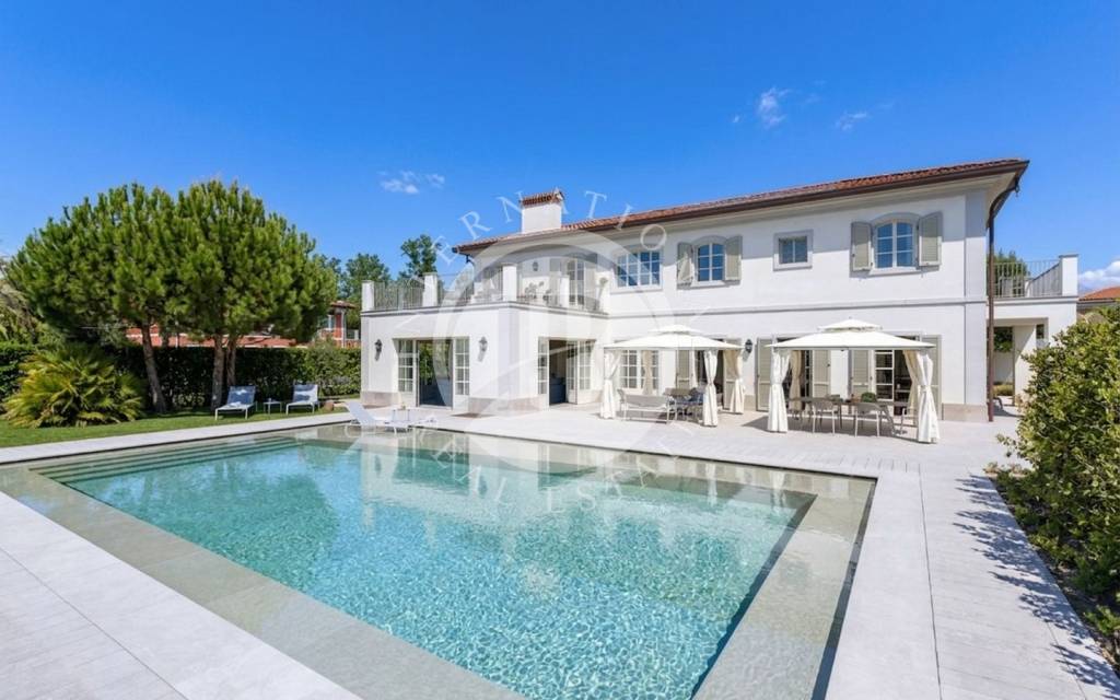 casa indipendente in vendita a Forte dei Marmi in zona Vittoria Apuana