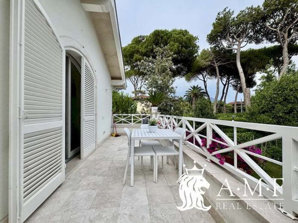 casa indipendente in vendita a Forte dei Marmi in zona Roma Imperiale