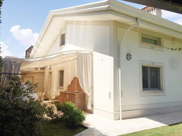 casa indipendente in vendita a Forte dei Marmi in zona Vittoria Apuana