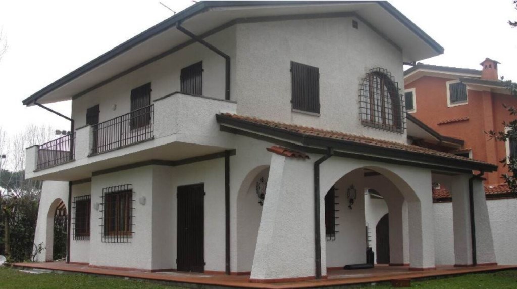 casa indipendente in vendita a Forte dei Marmi in zona Roma Imperiale