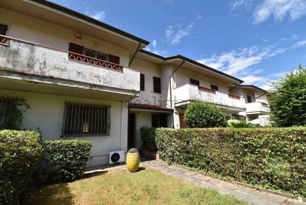 casa indipendente in vendita a Forte dei Marmi in zona Vaiana