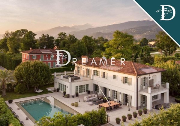 casa indipendente in vendita a Forte dei Marmi in zona Vittoria Apuana