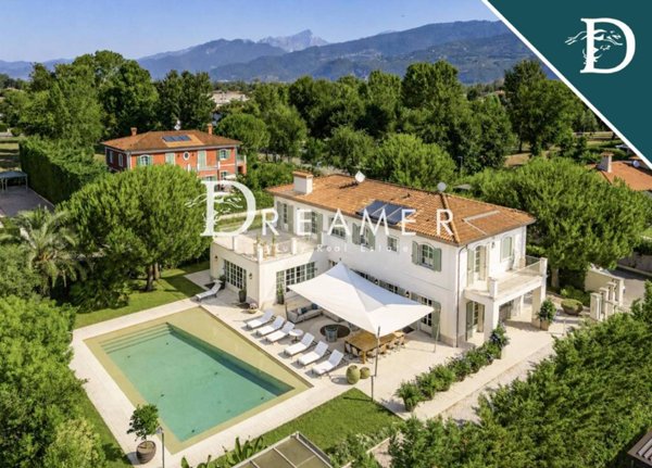 casa indipendente in vendita a Forte dei Marmi in zona Vittoria Apuana