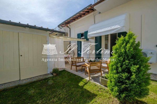 appartamento in vendita a Forte dei Marmi in zona Vittoria Apuana