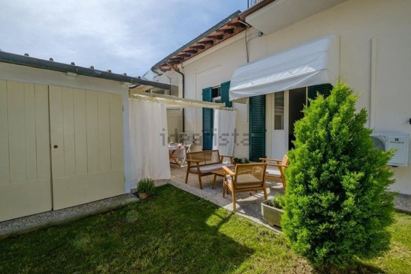 appartamento in vendita a Forte dei Marmi in zona Vittoria Apuana