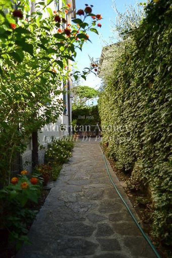 casa indipendente in vendita a Forte dei Marmi in zona Roma Imperiale