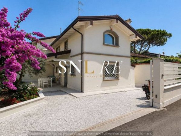 casa indipendente in vendita a Forte dei Marmi in zona Roma Imperiale