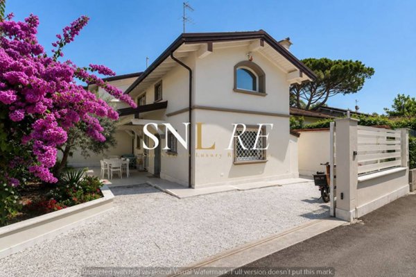 casa indipendente in vendita a Forte dei Marmi