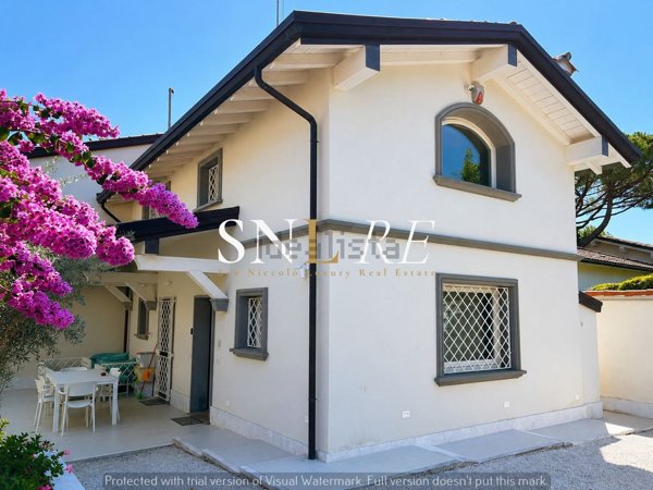 casa indipendente in vendita a Forte dei Marmi in zona Vittoria Apuana