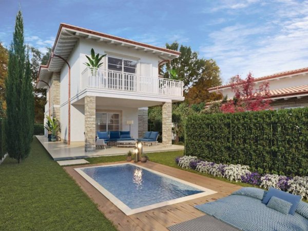 casa indipendente in vendita a Forte dei Marmi in zona Roma Imperiale