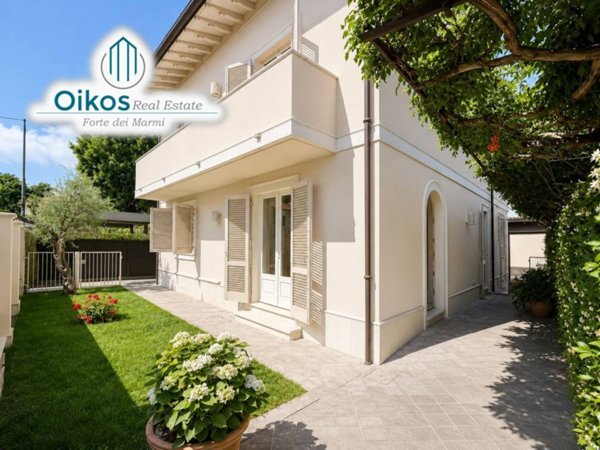 casa indipendente in vendita a Forte dei Marmi in zona Vittoria Apuana