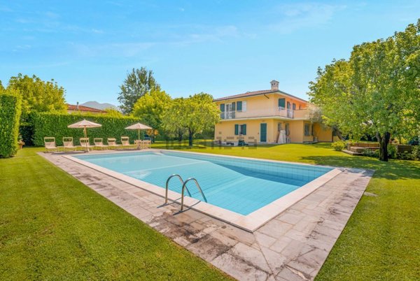 casa indipendente in vendita a Forte dei Marmi
