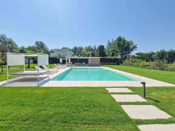 casa indipendente in vendita a Forte dei Marmi in zona Roma Imperiale