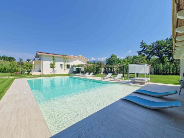 casa indipendente in vendita a Forte dei Marmi