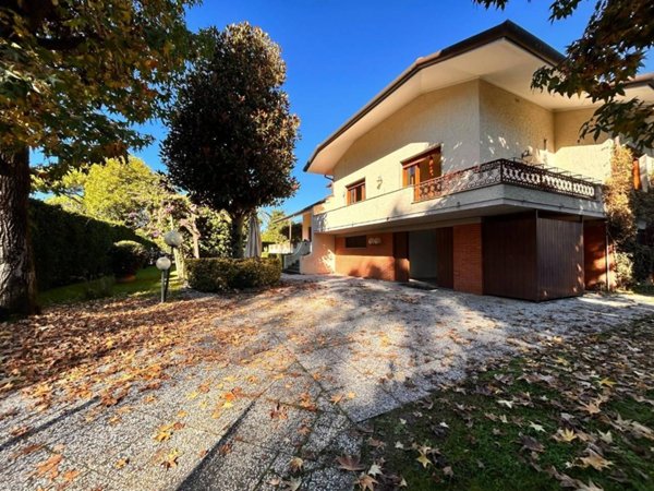 casa indipendente in vendita a Forte dei Marmi