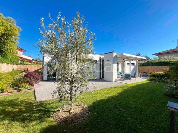casa indipendente in vendita a Forte dei Marmi in zona Vittoria Apuana