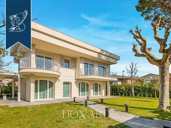 casa indipendente in vendita a Forte dei Marmi in zona Vaiana