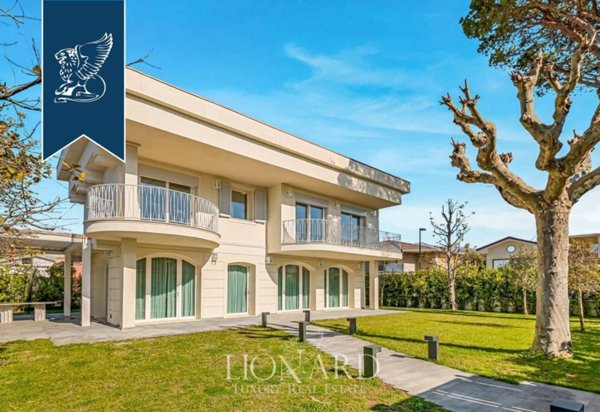 casa indipendente in vendita a Forte dei Marmi