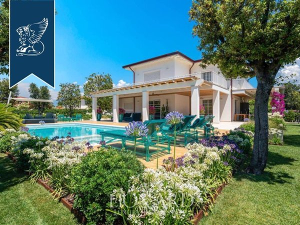 casa indipendente in vendita a Forte dei Marmi in zona Vittoria Apuana
