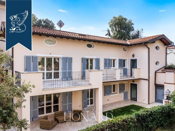 appartamento in vendita a Forte dei Marmi in zona Roma Imperiale