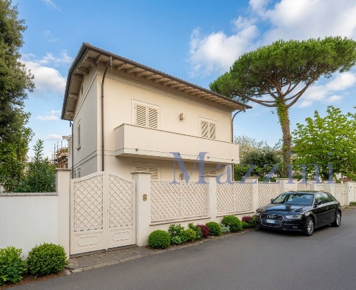 casa indipendente in vendita a Forte dei Marmi in zona Vittoria Apuana