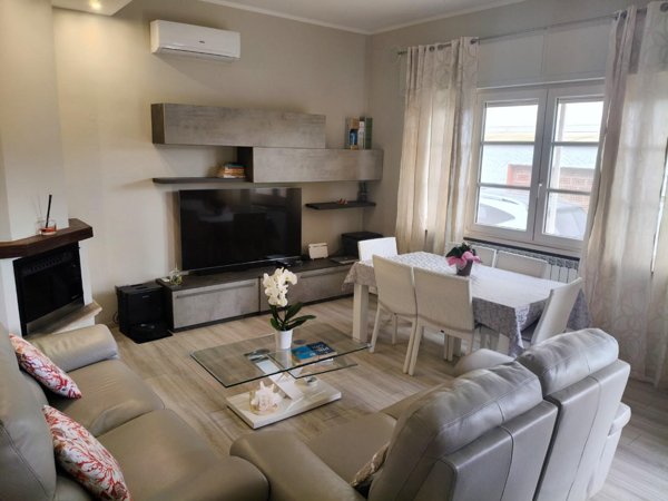 casa indipendente in vendita a Forte dei Marmi in zona Roma Imperiale