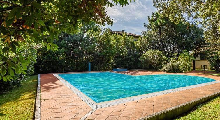 casa indipendente in vendita a Forte dei Marmi in zona Roma Imperiale