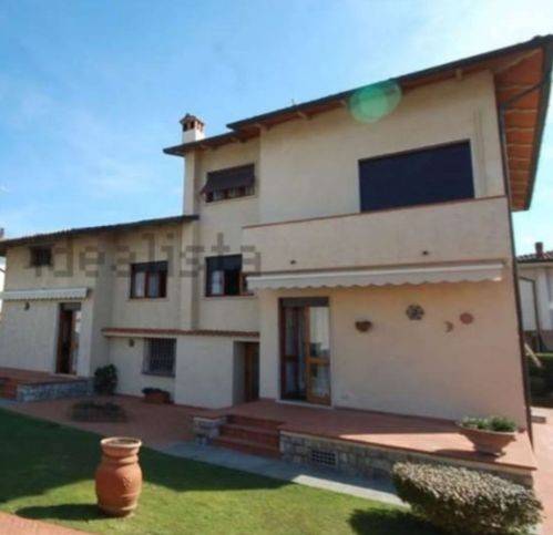 casa indipendente in vendita a Forte dei Marmi in zona Vittoria Apuana