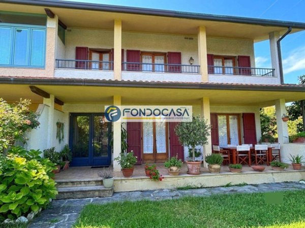 casa indipendente in vendita a Forte dei Marmi in zona Vittoria Apuana
