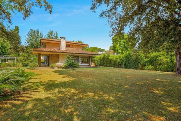 casa indipendente in vendita a Forte dei Marmi in zona Roma Imperiale