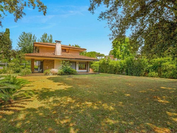 casa indipendente in vendita a Forte dei Marmi in zona Roma Imperiale