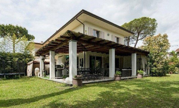 casa indipendente in vendita a Forte dei Marmi