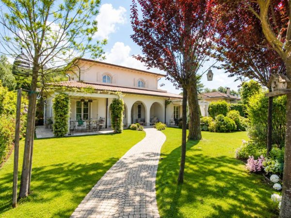 casa indipendente in vendita a Forte dei Marmi
