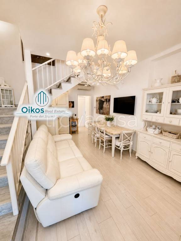 casa indipendente in vendita a Forte dei Marmi in zona Roma Imperiale
