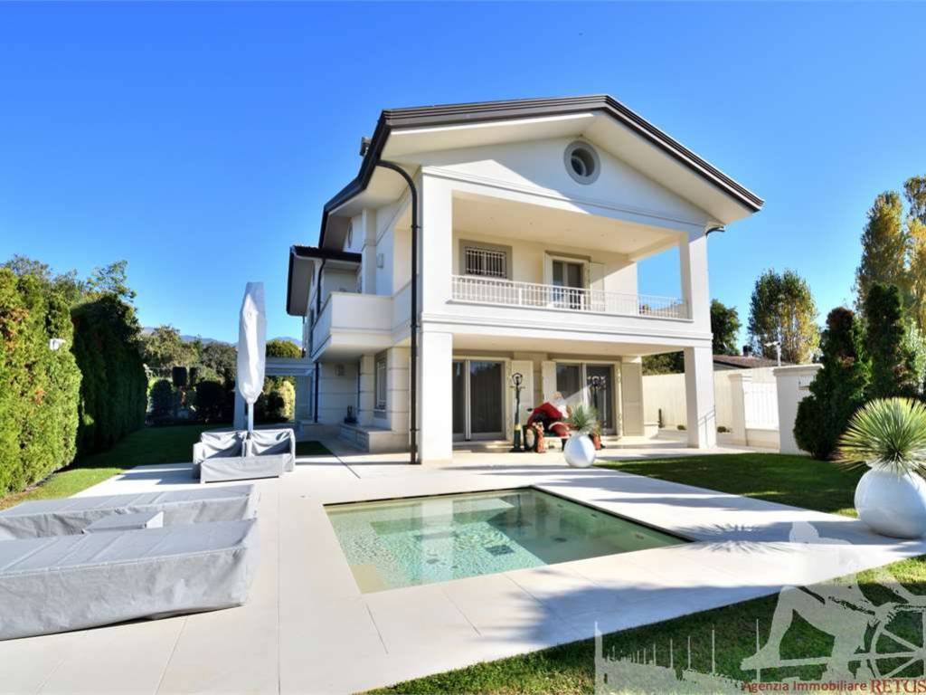 casa indipendente in vendita a Forte dei Marmi in zona Vaiana