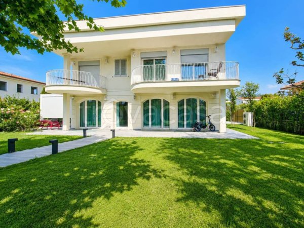 casa indipendente in vendita a Forte dei Marmi