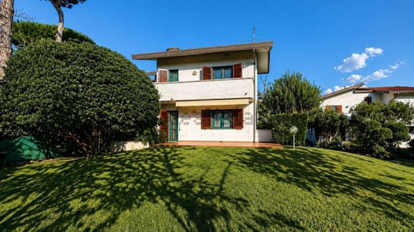casa indipendente in vendita a Forte dei Marmi in zona Vittoria Apuana